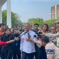 Menteri Keuangan Suahasil Nazara tiba di Istana Negara, Selasa (20/10/2026). (CNBC Indonesia/Emir Yanwardhana)