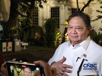 Menteri Koordinator Bidang Perekonomian Airlangga Hartarto di kompleks Istana Kepresidenan Jakarta, Selasa (21/10/2026). (CNBC Indonesia/Emir Yanwardhana)