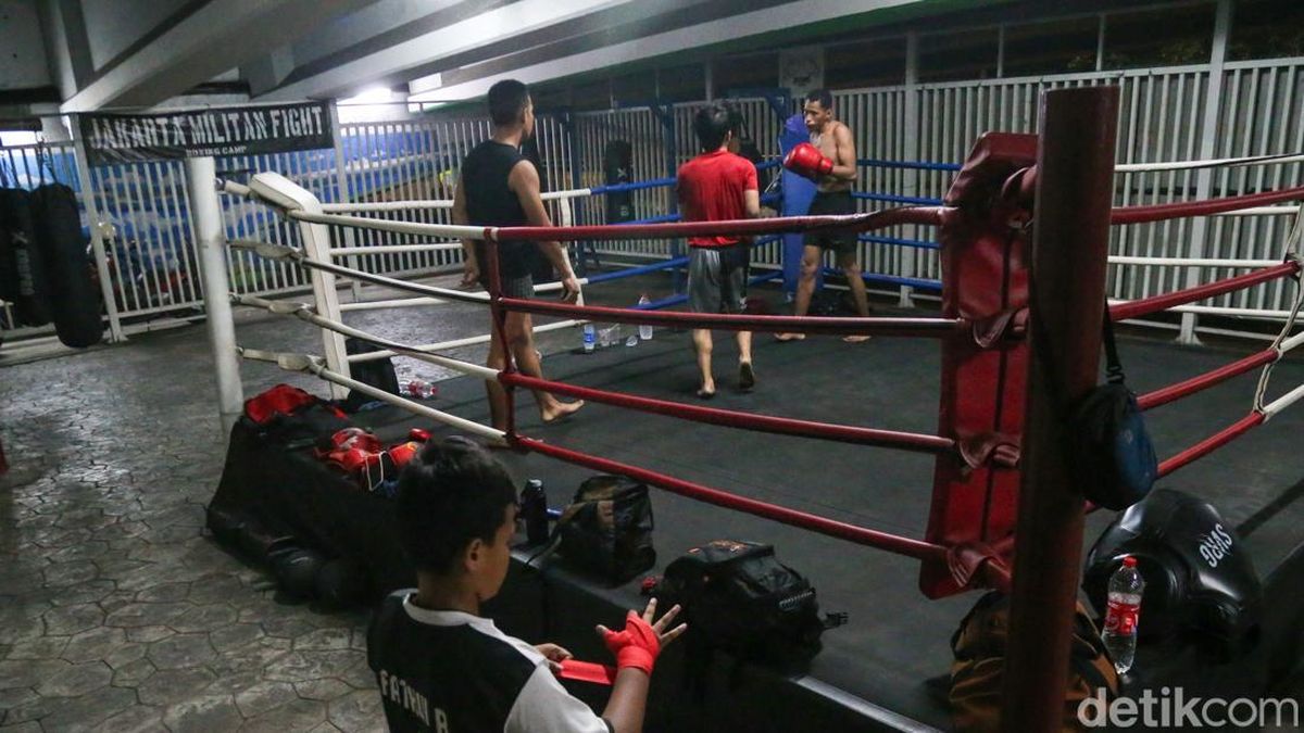 Menyalurkan Energi Lewat Tinju di Kolong Flyover Pasar Rebo — NadiKabar.com