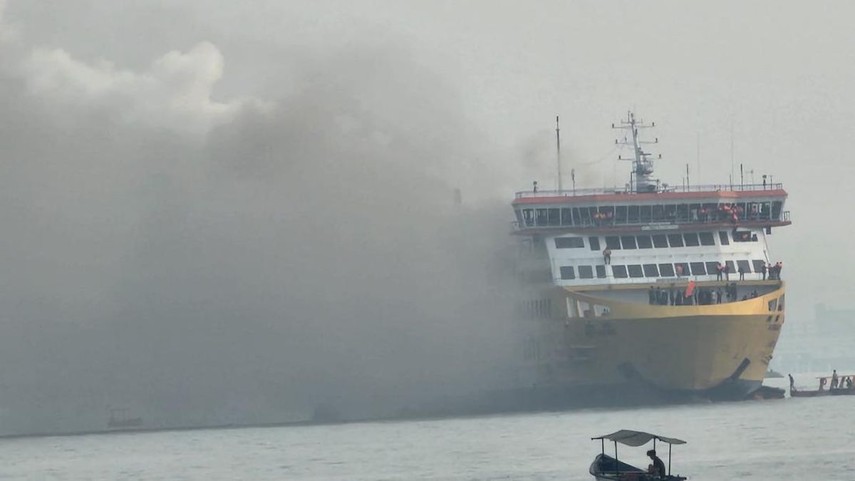 KMP Batumandi Terbakar, Penumpang Selamatkan Diri ke Anjungan-Geladak Kapal — NadiKabar.com