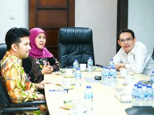 Khofifah-Emil Datangi Kementerian ESDM Bahas Pasokan BBM di Jatim