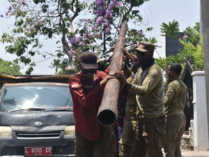 Pemkot Surabaya Tertibkan Tiang Fiber Optik di 224 Ruas Jalan