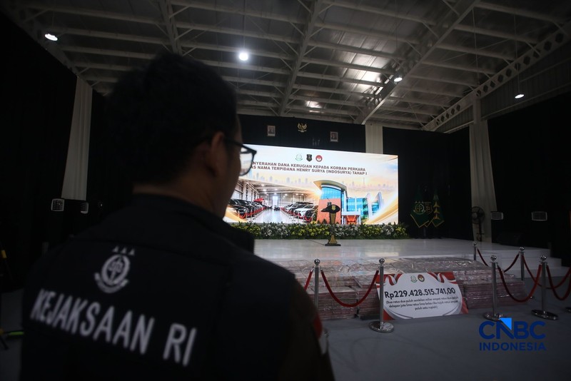 Penyerahan dana kerugian kepada korban perkara Koperasi Simpan Pinjam (KSP) Indosurya Tahap I di Gedung BPA Kejaksaan RI, Jakarta, Selasa (21/10/2026). (CNBC Indonesia/Faisal Rahman)