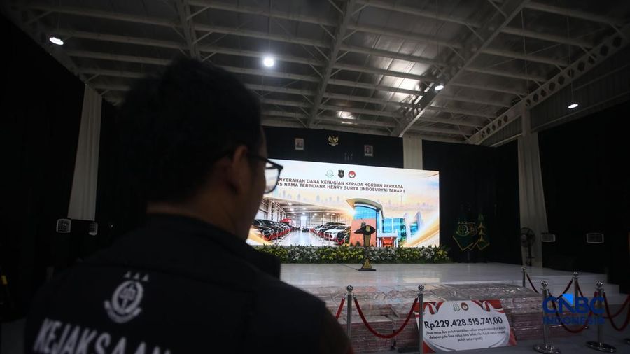 Penyerahan dana kerugian kepada korban perkara Koperasi Simpan Pinjam (KSP) Indosurya Tahap I di Gedung BPA Kejaksaan RI, Jakarta, Selasa (21/10/2026). (CNBC Indonesia/Faisal Rahman)