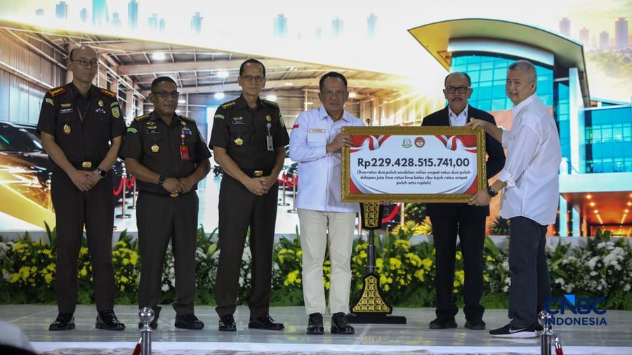 Penyerahan dana kerugian kepada korban perkara Koperasi Simpan Pinjam (KSP) Indosurya Tahap I di Gedung BPA Kejaksaan RI, Jakarta, Selasa (21/10/2026). (CNBC Indonesia/Faisal Rahman)