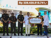 Penyerahan dana kerugian kepada korban perkara Koperasi Simpan Pinjam (KSP) Indosurya Tahap I di Gedung BPA Kejaksaan RI, Jakarta, Selasa (21/10/2026). (CNBC Indonesia/Faisal Rahman)
