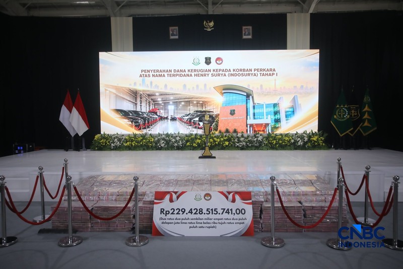 Penyerahan dana kerugian kepada korban perkara Koperasi Simpan Pinjam (KSP) Indosurya Tahap I di Gedung BPA Kejaksaan RI, Jakarta, Selasa (21/10/2026). (CNBC Indonesia/Faisal Rahman)