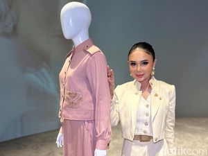 Bukan Cuma Skincare, Ini Tips Awet Muda ala Yuni Shara