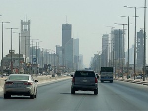 Houthis Warn Saudi Airspace Unsafe Except Over Mecca and Medina