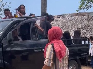 Lagi Asyik Duduk-duduk di Pantai Klui, Rombongan Wisatawan Ditodong Bayar Rp 150 Ribu