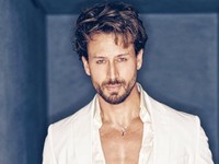 Aktor Bollywood Tiger Shroff selamat dari insiden penembakan setelah sejumlah pria bersenjata tak dikenal melepaskan tembakan ke arah kendaraannya di kawasan Juhu, Mumbai, Minggu (18/10/2026). (Instagram/tigerjackieshroff_