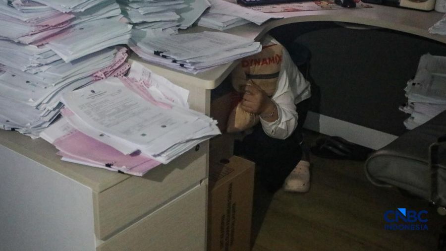 Aparatur Sipil Negara (ASN) saat mengikuti simulasi kesiapsiagaan bencana di kantor Walikota Jakarta Selatan, Rabu (21/10/2026).