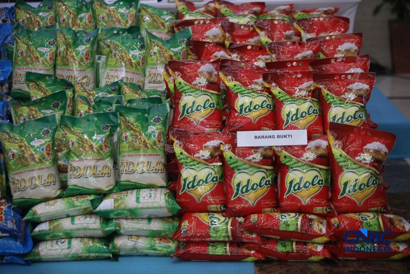 Konferensi Pers rilis penanganan perkara Beras Khusus Fortifikasi atau beras yang di perkaya vitamin di Gedung Awaloedin Djamin Bareskrim Polri, Jakarta, Rabu (21/10/2026). (CNBC Indonesia/Faisal Rahman)
