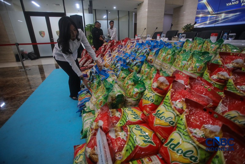 Konferensi Pers rilis penanganan perkara Beras Khusus Fortifikasi atau beras yang di perkaya vitamin di Gedung Awaloedin Djamin Bareskrim Polri, Jakarta, Rabu (21/10/2026). (CNBC Indonesia/Faisal Rahman)