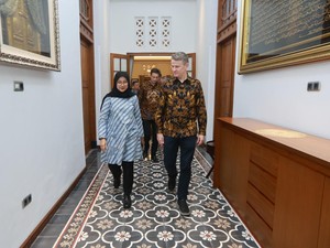 Dubes Australia Terpikat dengan Banyuwangi, Penasaran Blue Fire Kawah Ijen