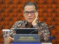 Deputi Gubernur Bank Indonesia, Ricky P Gozali dalam Konferensi Pers Hasil Rapat Dewan Gubernur Bulanan Bulan Oktober 2026 Cakupan Triwulanan dan Tahunan di Gedung Bank Indonesia, Jakarta, Rabu (21/10/2026). (CNBC Indonesia/Tri Susilo)