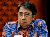 Deputi Gubernur Bank Indonesia, Solikin M Juhro dalam Konferensi Pers Hasil Rapat Dewan Gubernur Bulanan Bulan Oktober 2026 Cakupan Triwulanan dan Tahunan di Gedung Bank Indonesia, Jakarta, Rabu (21/10/2026). (CNBC Indonesia/Tri Susilo)