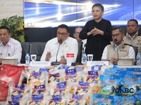 Deputi I Bidang Ketersediaan dan Stabilisasi Pangan Bapanas RI, Brigjen Pol. Hermawan menyampaikan keterangan saat pers rilis penanganan perkara Beras Khusus Fortifikasi atau beras yang di perkaya vitamin di Gedung Awaloedin Djamin Bareskrim Polri, J