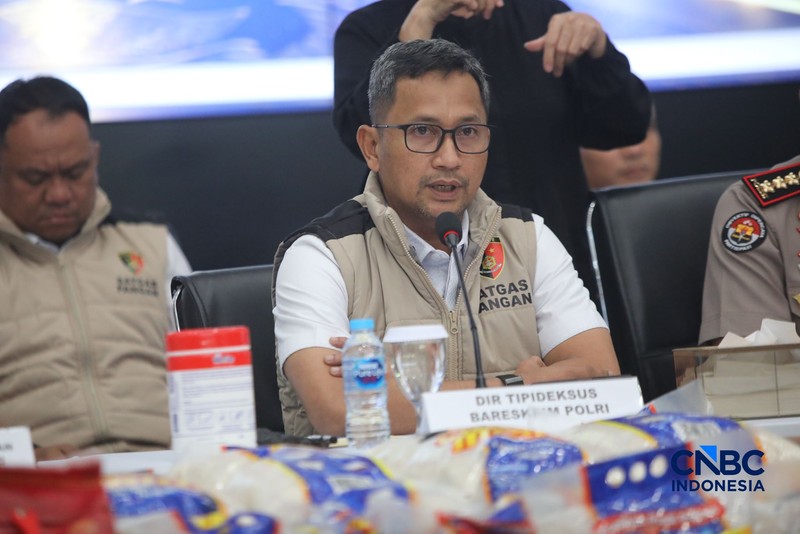 Konferensi Pers rilis penanganan perkara Beras Khusus Fortifikasi atau beras yang di perkaya vitamin di Gedung Awaloedin Djamin Bareskrim Polri, Jakarta, Rabu (21/10/2026). (CNBC Indonesia/Faisal Rahman)
