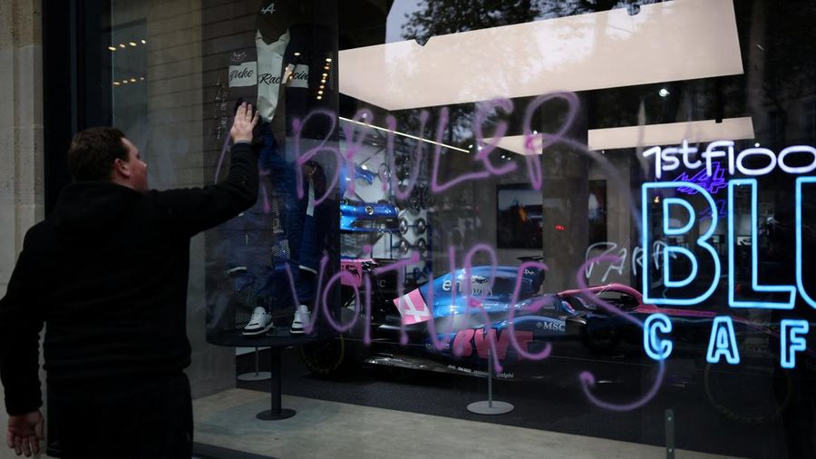 FRANCE-PROTEST/STORES