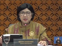 Gubernur Bank Indonesia, Destry Damayanti saat menyampaikan Hasil Rapat Dewan Gubernur Bulanan Bulan Oktober 2026 Cakupan Triwulanan dan Tahunan di Gedung Bank Indonesia, Jakarta, Rabu (21/10/2026). (Tangkapan Layar Youtube/Bank Indonesia)