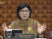 Gubernur Bank Indonesia, Destry Damayanti saat menyampaikan Hasil Rapat Dewan Gubernur Bulanan Bulan Oktober 2026 Cakupan Triwulanan dan Tahunan di Gedung Bank Indonesia, Jakarta, Rabu (21/10/2026). (Tangkapan Layar Youtube/Bank Indonesia)
