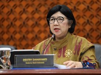 Gubernur Bank Indonesia, Destry Damayanti saat menyampaikan Hasil Rapat Dewan Gubernur Bulanan Bulan Oktober 2026 Cakupan Triwulanan dan Tahunan di Gedung Bank Indonesia, Jakarta, Rabu (21/10/2026). (CNBC Indonesia/Tri Susilo)