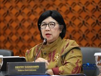 Gubernur Bank Indonesia, Destry Damayanti saat menyampaikan Hasil Rapat Dewan Gubernur Bulanan Bulan Oktober 2026 Cakupan Triwulanan dan Tahunan di Gedung Bank Indonesia, Jakarta, Rabu (21/10/2026). (CNBC Indonesia/Tri Susilo)