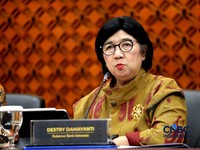 Gubernur Bank Indonesia, Destry Damayanti saat menyampaikan Hasil Rapat Dewan Gubernur Bulanan Bulan Oktober 2026 Cakupan Triwulanan dan Tahunan di Gedung Bank Indonesia, Jakarta, Rabu (21/10/2026). (CNBC Indonesia/Tri Susilo)