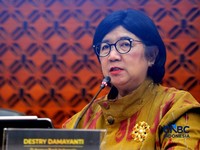 Gubernur Bank Indonesia, Destry Damayanti saat menyampaikan Hasil Rapat Dewan Gubernur Bulanan Bulan Oktober 2026 Cakupan Triwulanan dan Tahunan di Gedung Bank Indonesia, Jakarta, Rabu (21/10/2026). (CNBC Indonesia/Tri Susilo)