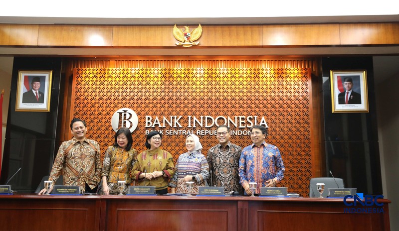 Gubernur Bank Indonesia, Destry Damayanti saat menyampaikan Hasil Rapat Dewan Gubernur Bulanan Bulan Oktober 2026 Cakupan Triwulanan dan Tahunan di Gedung Bank Indonesia, Jakarta, Rabu (21/10/2026). (CNBC Indonesia/Tri Susilo)
