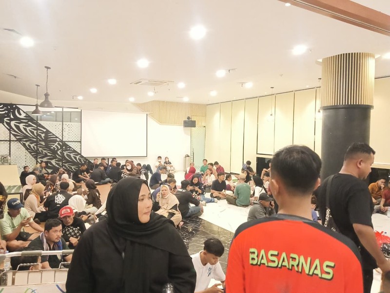Kantor Pencarian dan Pertolongan Banten terus memantau penanganan insiden kebakaran KMP Batu Mandi yang terjadi di alur masuk penyeberangan Pelabuhan Merak, Banten, Rabu (21/10/2026). (Dok. BASARNAS)