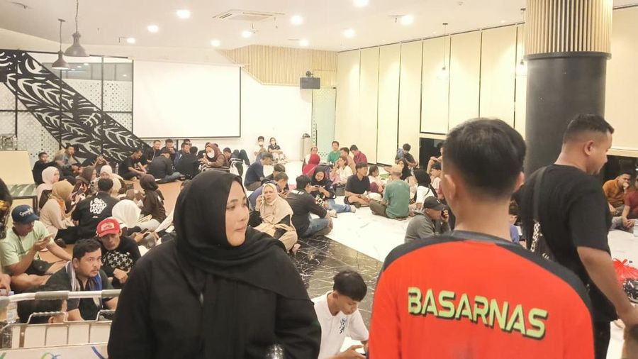 Kantor Pencarian dan Pertolongan Banten terus memantau penanganan insiden kebakaran KMP Batu Mandi yang terjadi di alur masuk penyeberangan Pelabuhan Merak, Banten, Selasa (20/10/2026).
