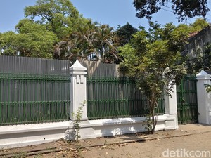 Kubu PB XIV Purbaya Sambat Akses Ditutup Pagar Seng Jelang Tingalan Jumenengan