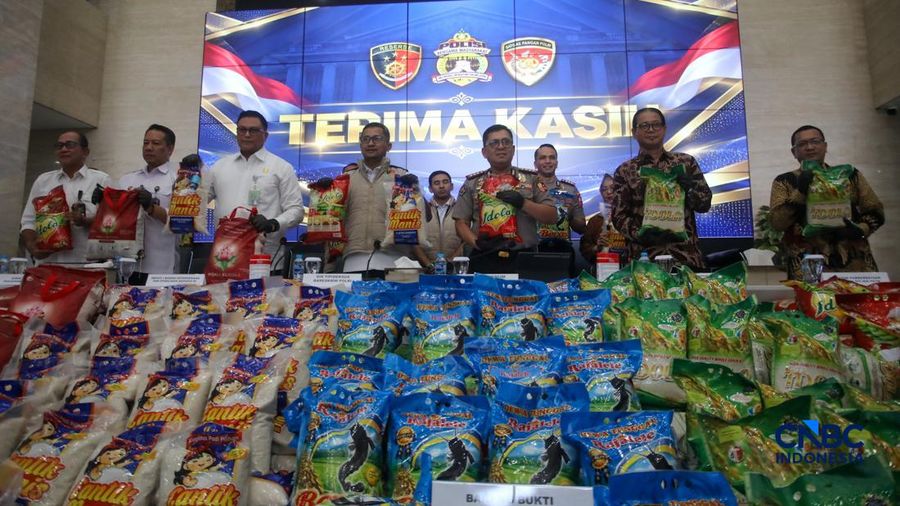 Konferensi Pers rilis penanganan perkara Beras Khusus Fortifikasi atau beras yang di perkaya vitamin di Gedung Awaloedin Djamin Bareskrim Polri, Jakarta, Rabu (21/10/2026). (CNBC Indonesia/Faisal Rahman)
