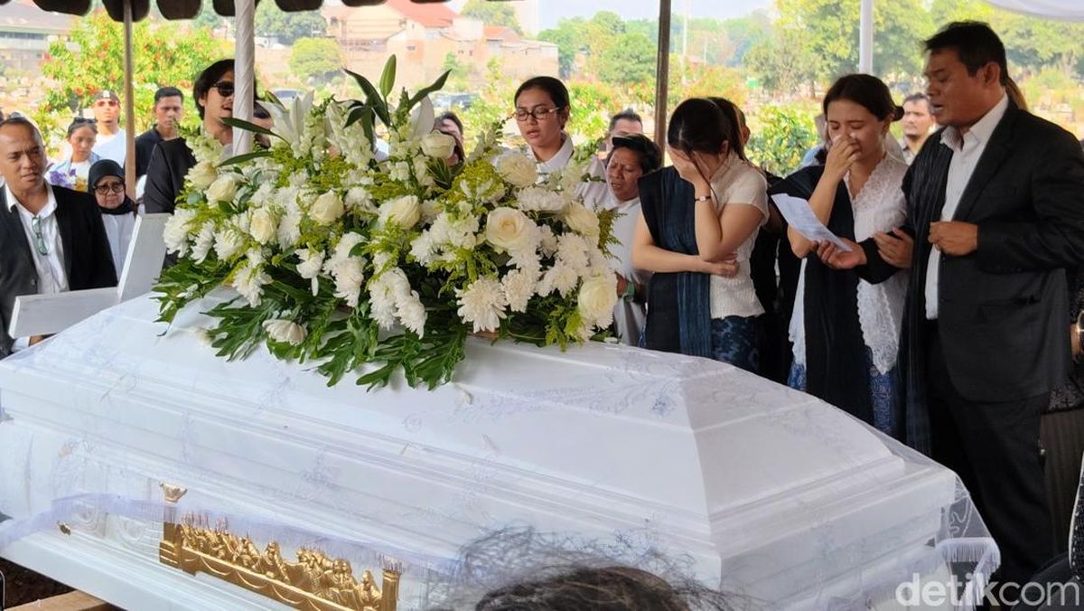 Tangis Marsha Aruan Melepas Ibunda: I Love You So Much — NadiKabar.com