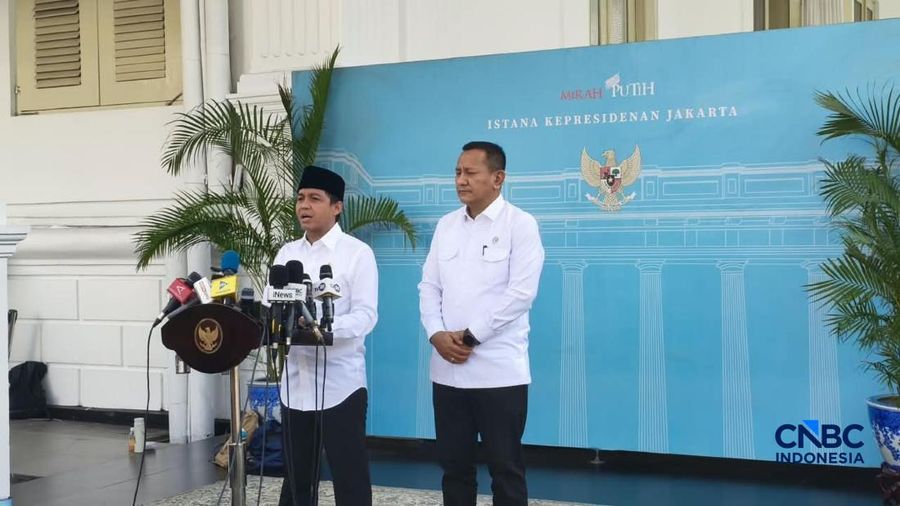 Menteri Kehutanan (Menhut) RI, Raja Juli Antoni saat memberikan keterangan pers di Istana Kepresidenan, Jakarta Pusat, Rabu (21/10/2026). (CNBC Indonesia/Emir Yanwardhana)