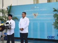 Menteri Kehutanan (Menhut) RI, Raja Juli Antoni saat memberikan keterangan pers di Istana Kepresidenan, Jakarta Pusat, Rabu (21/10/2026). (CNBC Indonesia/Emir Yanwardhana)