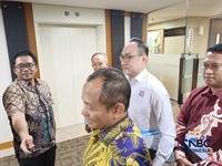Menteri Perindustrian (Menperin) M Sarmuji saat ditemui usai audiensi bersama ASAKI di kantor Kemenperin, Jakarta, Rabu (21/10/2026). (CNBC Indonesia/Martyasari Rizky)