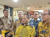 Menteri Perindustrian (Menperin) M Sarmuji saat ditemui usai audiensi dengan Gabungan Industri Kendaraan Bermotor Indonesia (Gaikindo) di kantor Kemenperin, Jakarta, Rabu (21/10/2026). (CNBC Indonesia/Martyasari Rizky)
