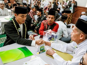 62 Pasangan Nikah Akbar di Jateng Dapat Modal Usaha hingga Honeymoon
