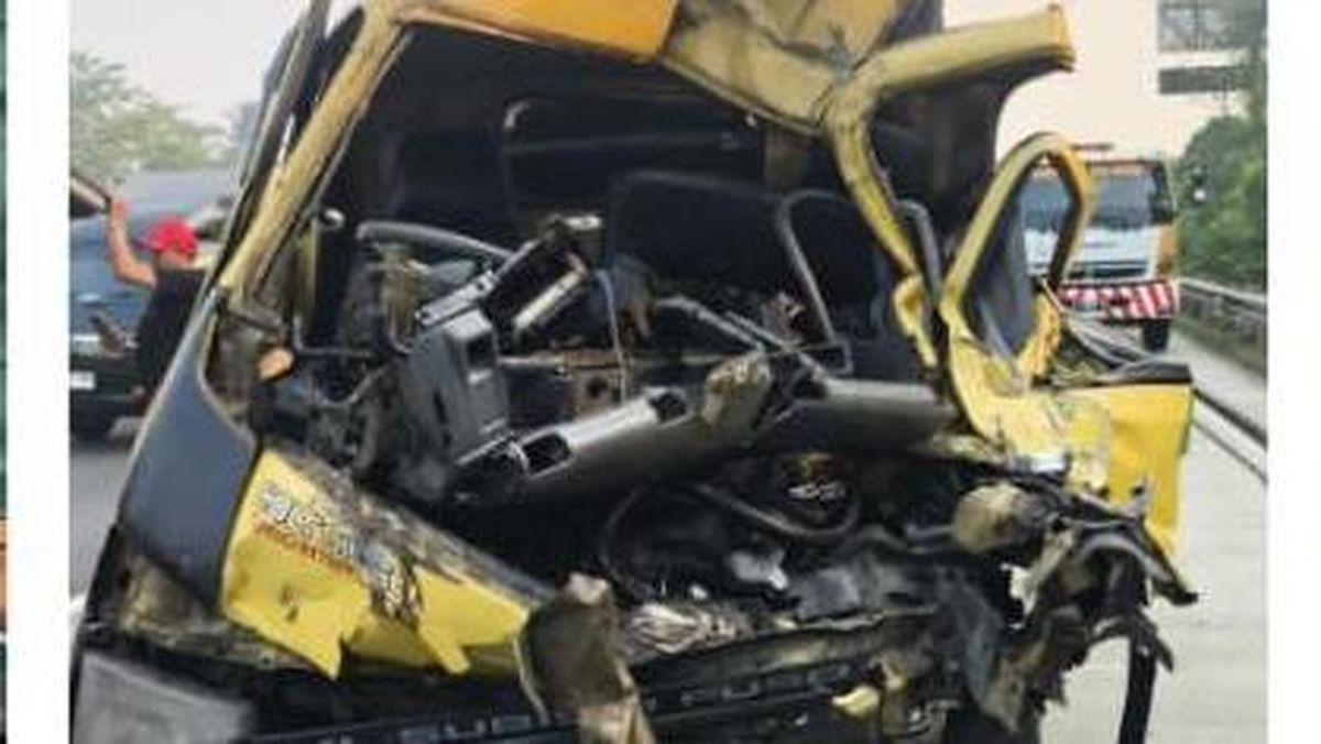 2 Truk Tabrakan di Tol Jagorawi Arah Bogor, Sopir Luka-luka — NadiKabar.com