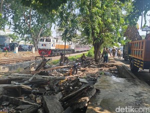 64 Bangunan Liar di Frontage Sidoarjo Ditertibkan