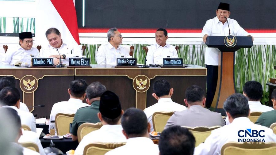 Presiden Prabowo Subianto memimpin Sidang Kabinet Paripurna (SKP) di Istana Merdeka, Jakarta,  Rabu (21/10/2026). (CNBC Indonesia/Muhammad Sabki)