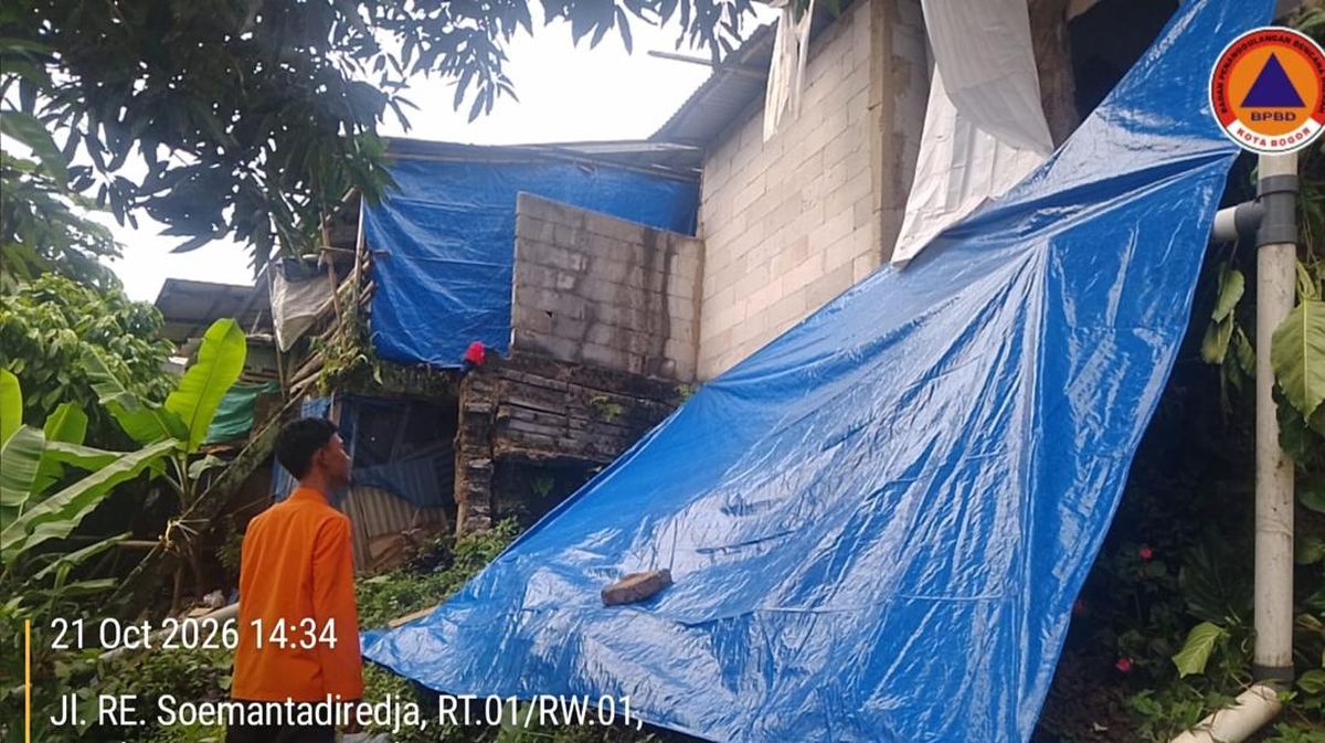 Rumah Warga Bogor Jebol Terbawa Tebing Longsor, Diduga Akibat Tanah Terkikis — NadiKabar.com