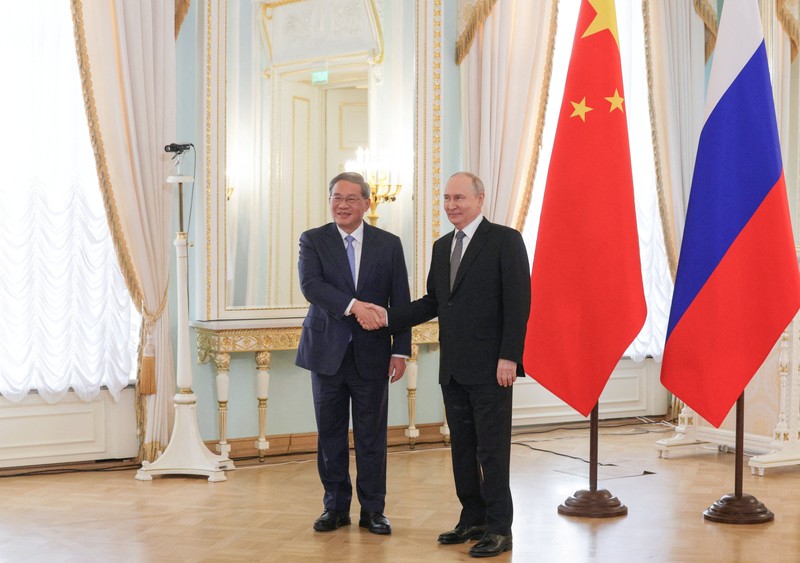 Russian President Vladimir Putin and Chinese Premier Li Qiang lead talks between their delegations in Saint Petersburg, Russia, October 21, 2026. Sputnik/Kristina Solovyova/Pool via REUTERS ATTENTION EDITORS - THIS IMAGE WAS PROVIDED BY A THIRD PARTY.