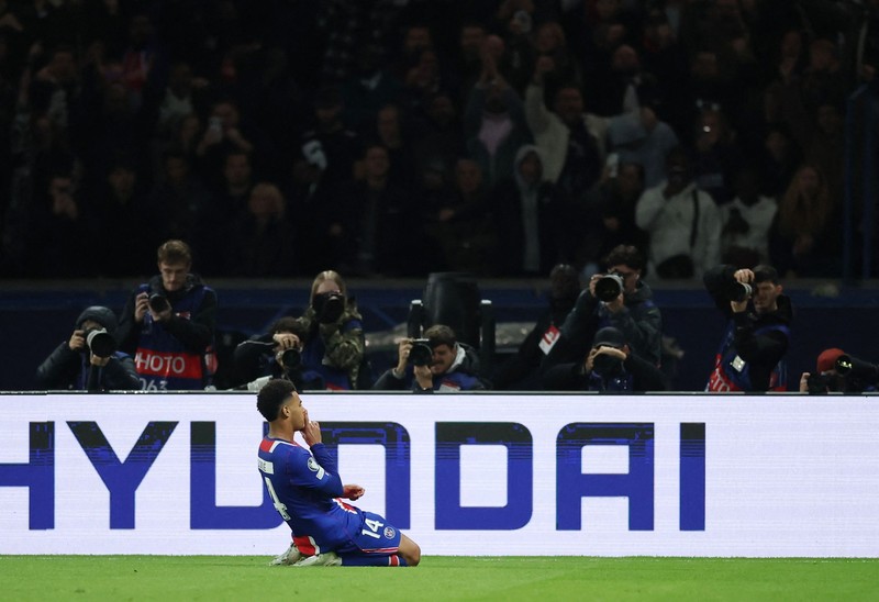 Soccer Football - UEFA Champions League - Paris St Germain v FC Barcelona - Parc des Princes, Paris, France - October 20, 2026  Paris St Germain's Desire Doue celebrates scoring their first goal REUTERS/Stephane Mahe