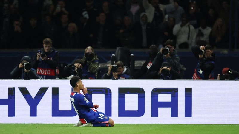 Soccer Football - UEFA Champions League - Paris St Germain v FC Barcelona - Parc des Princes, Paris, France - October 20, 2026  Paris St Germain's Desire Doue celebrates scoring their first goal REUTERS/Stephane Mahe