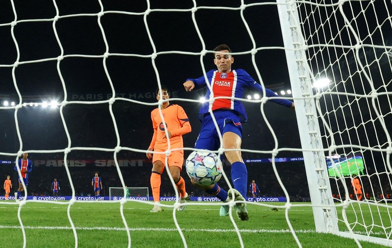 Soccer Football - UEFA Champions League - Paris St Germain v FC Barcelona - Parc des Princes, Paris, France - October 20, 2026  Paris St Germain's Desire Doue celebrates scoring their first goal REUTERS/Stephane Mahe