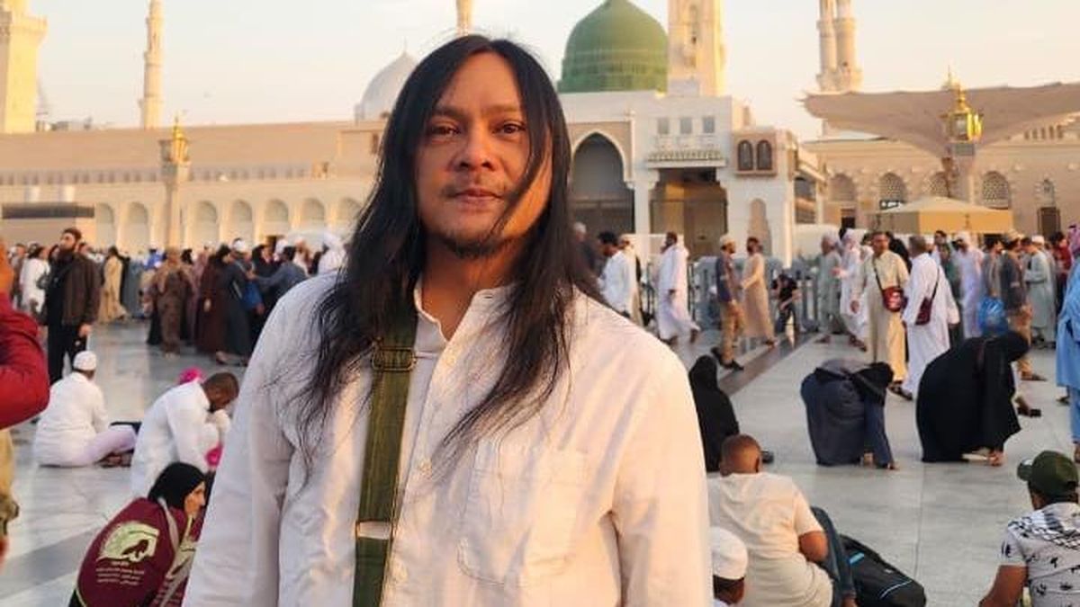 Momen Stevi Item Umrah Bareng Keluarga — NadiKabar.com